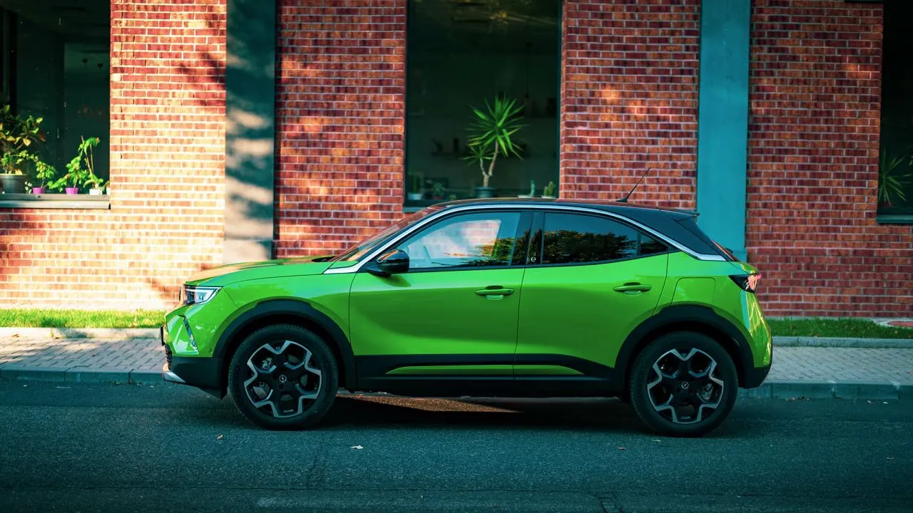 Electric Car Leasing vs Buying: Making the Right Choice